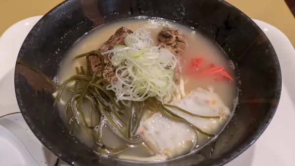 異世界ブームに映る日本社会の閉塞感と構造的問題のサムネイル